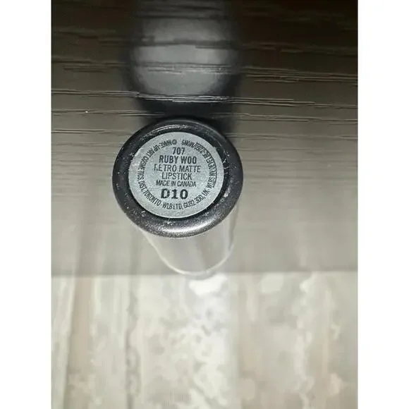 MAC Cosmetics Ruby Woo Retro Matte Lipstick – Iconic Red Shade - Picture 2 of 2